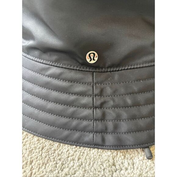 NWOT LULULEMON black nylon bucket hat, $60 - Picture 4 of 9